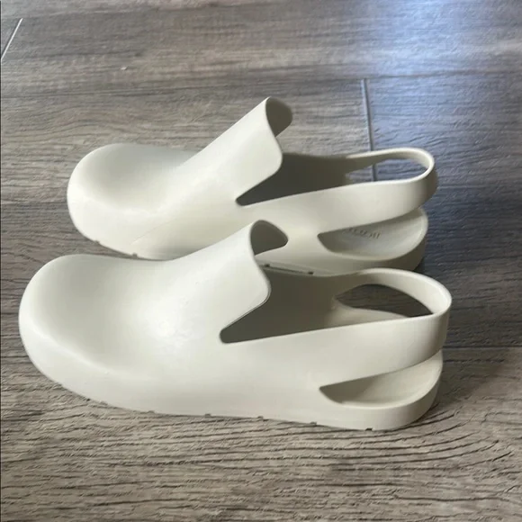 Bottega Veneta Clogs - Picture 7 of 17